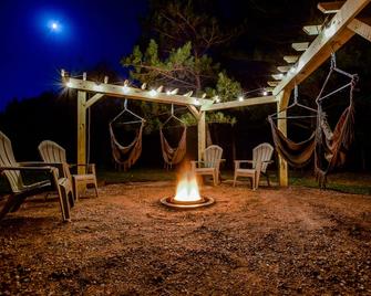 Hot Tub! Game Room! Patio! Near Baraboo & Wi Dells - Baraboo - Patio