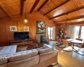 Beautiful bungalow for 4 people with large garden - Septon - Sala de estar