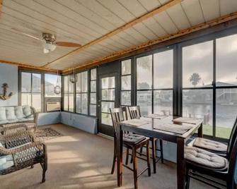 Relax with Direct Gulf Access\n - Hernando Beach - Dining room