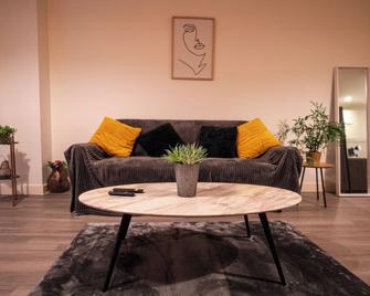 1 Bed Central Apt With Balcony And Free Parking - Free 1 Hr Early Check-In Or Late Check-Out For March And April - Mánchester - Sala de estar