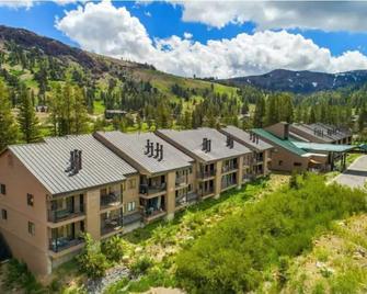 The Meadows-Cozy Hotel Room W/Deck - Kirkwood - Building