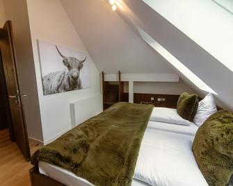 Hotel Restaurant Auerhahn - Bad Wildbad - Schlafzimmer