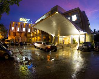 Avenue 64 Hotel - Yangon - Building