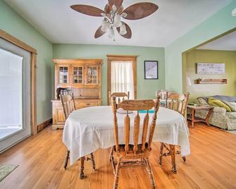 Idyllic Erie Home Less Than 3 Mi to Dtwn Attractions! - Erie - Dining room