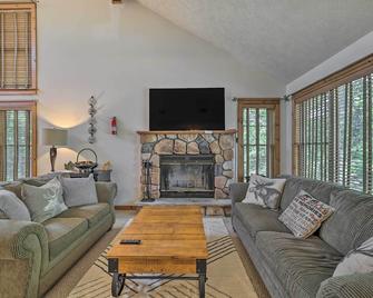 Tannersville Townhome, Near Camelback Mtn! - Tannersville - Sala de estar