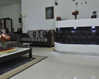 Inroma Holiday Resort - נווארה אליה