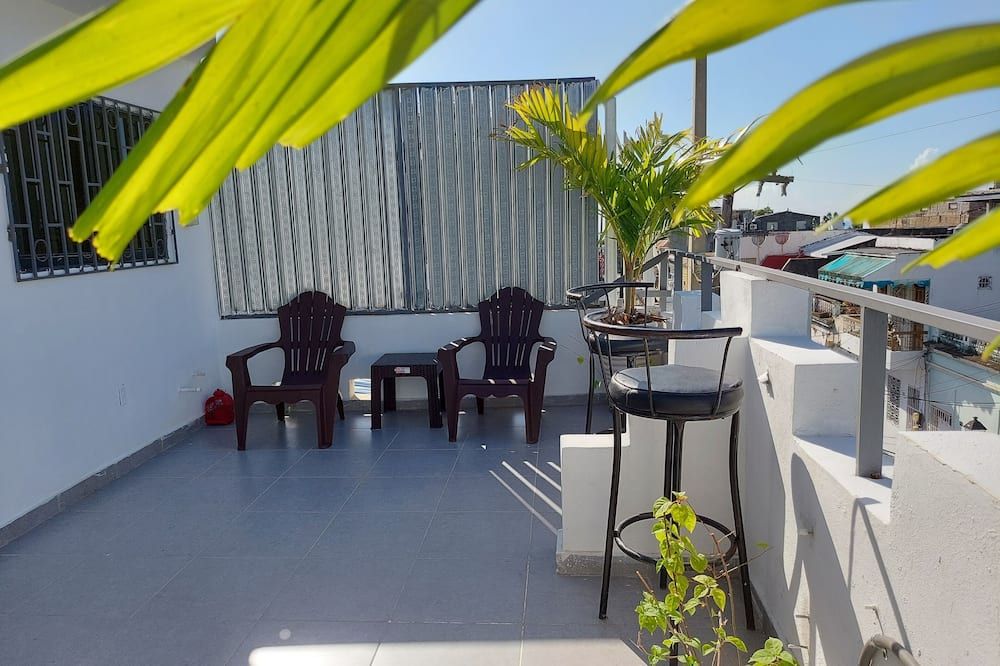 Affordable, Centrally-located, Independent Zona Colonial Room with all Amenities - Santo Domingo - Balcony