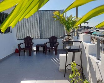 Affordable, Centrally-located, Independent Zona Colonial Room with all Amenities - Saint-Domingue - Balcon