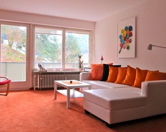 Bad Wildbad, 35 sqm, modern furnished quiet apartment with balcony - Bad Wildbad - Wohnzimmer