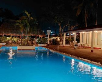 Hotel La Colonia - Retalhuleu - Piscina