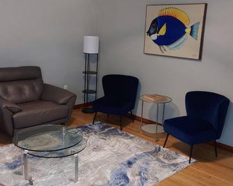 Edinboro Lakeside Cottage ️ - Edinboro - Sala de estar