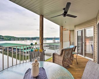 Breezy Lakefront Condo With Balcony And - Camdenton - Balcón