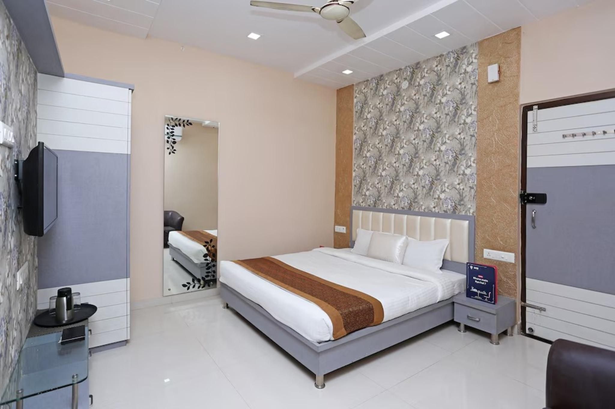 OYO Hotel Grand Manoranjan - Gorakhpur - Habitación