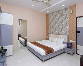 OYO Hotel Grand Manoranjan - Gorakhpur - Habitación