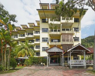 OYO Home 89484 Teluk Batik Resort - Lumut - Bygning