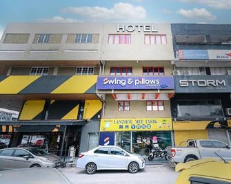 Swing & Pillows @ Pj Ss2 - Petaling Jaya