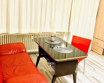 Klein Aber Dein Kleine 1 Zimmer Whg mit Balkon - Pforzheim - Living room