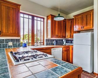 Skydeck ZigZag Suite - Cozy Digs, 1st Fl, Dog / Pet Friendly! - McKinleyville - Cocina