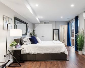 LuxuryDenver Studio w Hot Tub 2 Mi to Downtown - Denver - Habitación