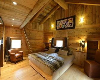 La Maison de Dolphe Chalet de Charme & Art gallery - Brusson - Chambre