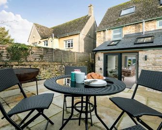 Wall Cottage - Burford - Patio
