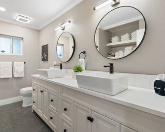 Rio Resort Kierland Pool Hot tub Mini Golf Fun - Phoenix