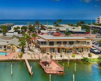 Bay Palms Waterfront Resort - Hotel and Marina - Saint Pete Beach - Building