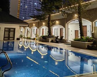 Tagaytay Country Hotel - Tagaytay - Zwembad