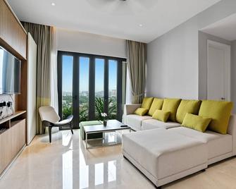 Spacious & Stylish Haven For 4 Pax Near Klcc W/ Infinity Pool - Kuala Lumpur - Sala de estar