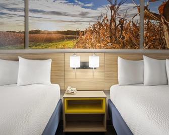 Days Inn by Wyndham Jamestown - Jamestown - Bedroom