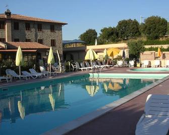 Holiday apartment Pomaia for 1 - 6 persons with 2 bedrooms - Holiday apartment - Pomaia - Piscina