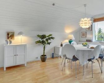 Holiday Home Marita - 225m from the sea in Sealand by Interhome - Korsør - Comedor