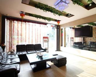 Liv Inn - New Delhi - Living room