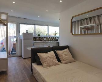 Charmant Studio Indépendant - Ansouis - Habitación