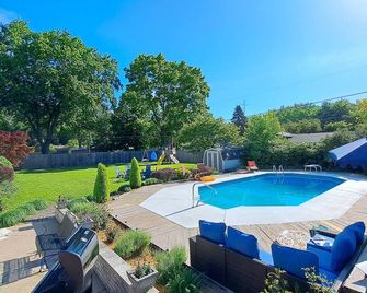 Drift Away Den - Stevensville - Bazén