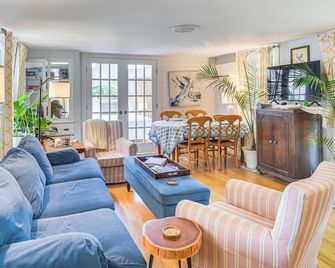 Private Heated Pool Family Cottage In Pl - Plymouth - Living room