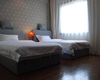 Pofit Nostalgia Theme Hotel (Beijing Nanluoguxiang) - Beijing - Bedroom