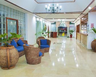 Hotel Lord Pierre - סן אנדרס - לובי