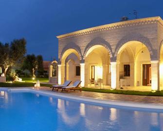 Donna Lucrezia - Savelletri - Edificio