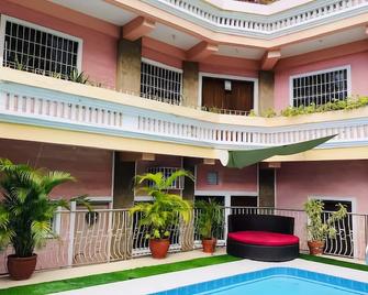 Villa Leah Natural Hotspring Resort - Calamba - Edificio