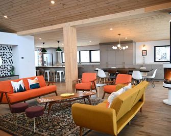 Twin Cottages with Mountain & Lake View - Sainte-Adèle - Salon