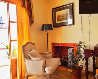 Primera Hacienda Hotel Boutique - לה סרנה - סלון