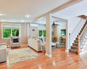 Luxury Escape: Pool /Hot Tub/Firepit/Game Room - New Paltz - Sala de estar