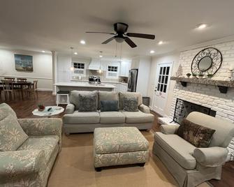 Redesign Traditional Home in Beautiful Vestavia Hills - Hoover - Living room