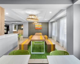 Spark by Hilton Calhoun - Calhoun - Lobby