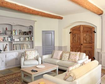 Multi family paradise in friendly village with all amenities near Montpellier - Aubais - Вітальня