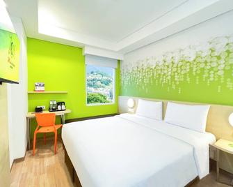 Zest Ambon by Swiss-Belhotel International - Ambon - Bedroom