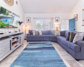 Entire Mountain Oasis Home - Hemet - Huiskamer
