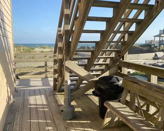 Seaview Pier And Motel - North Topsail Beach - Building