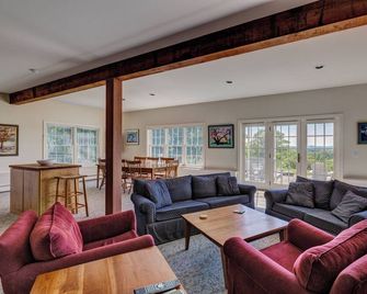 Spectacular Views And Sunsets In The Lake Sunapee Region - New London - Living room